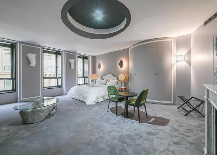 The Place To Be In Saint Germain Des Pres - Montana 2 Parijs