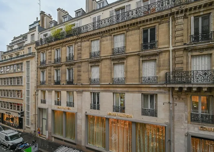 The Place To Be In Saint Germain Des Pres - Montana 2 Parijs