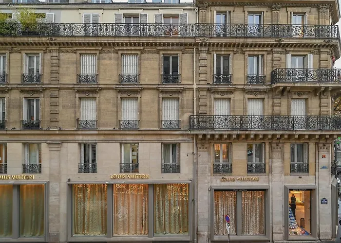 The Place To Be In Saint Germain Des Pres - Montana 2 Parijs